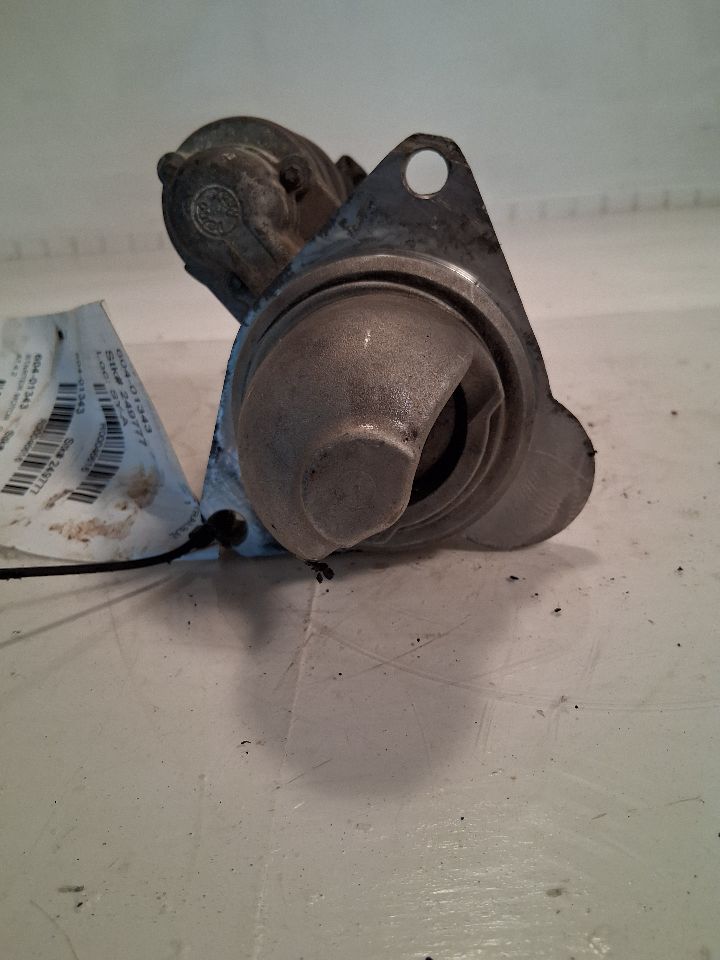 Starter Motor from a 2004 Chevrolet Trailblazer, photo 1