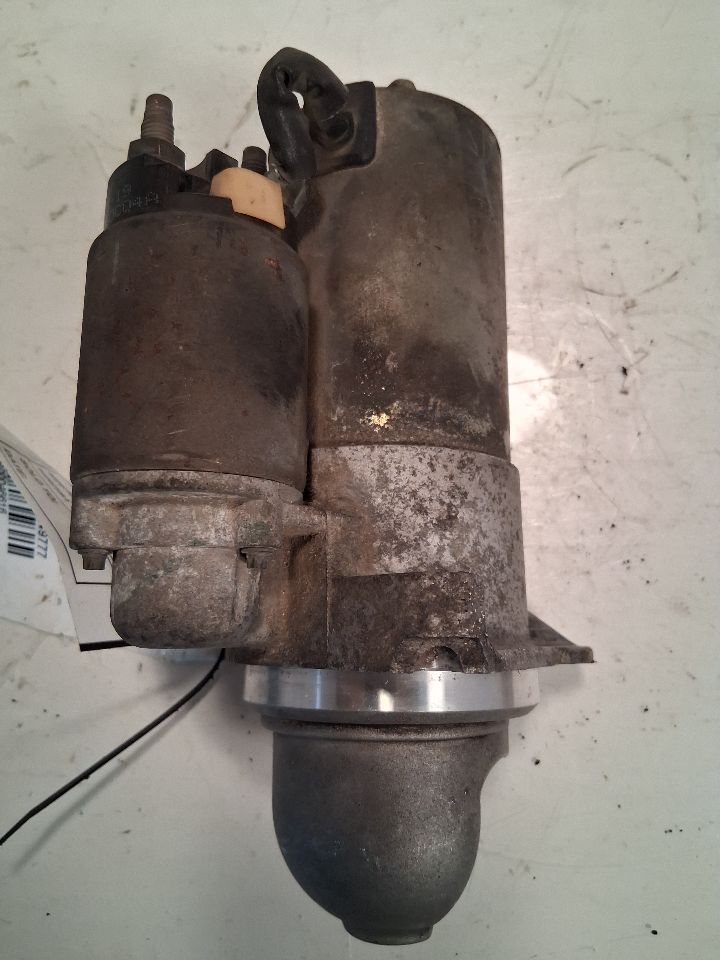 Starter Motor from a 2004 Chevrolet Trailblazer, photo 2