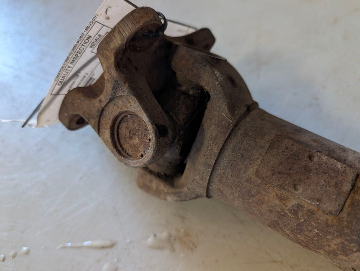 Drive Shaft from a 2011 Ram 1500, front, photo 4