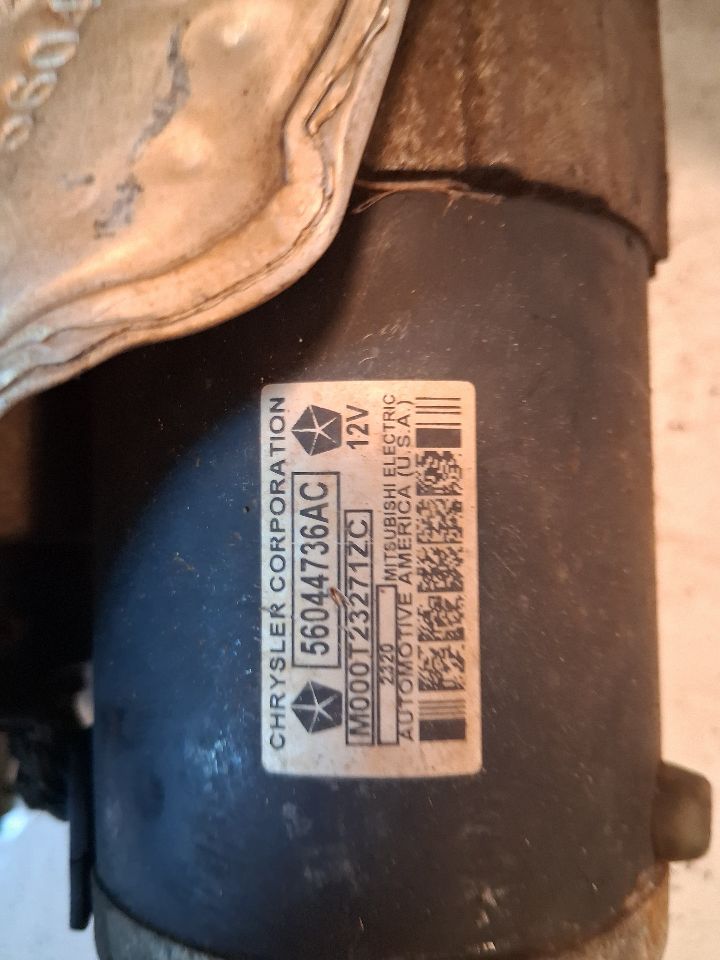 Starter Motor from a 2011 Ram 1500, photo 2