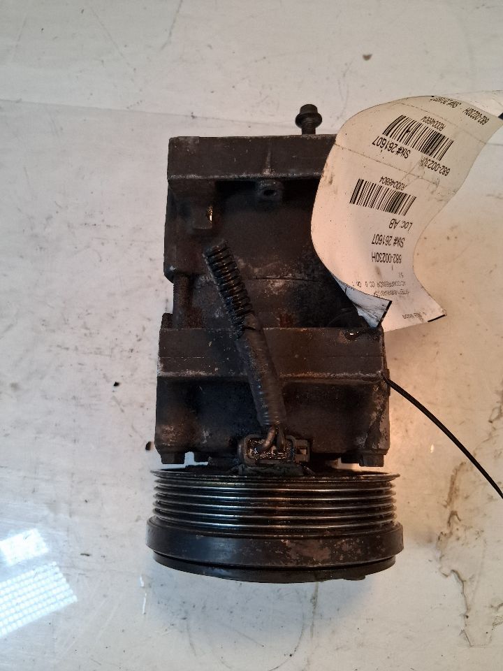AC Compressor from a 1992 Ford F-150, photo 2
