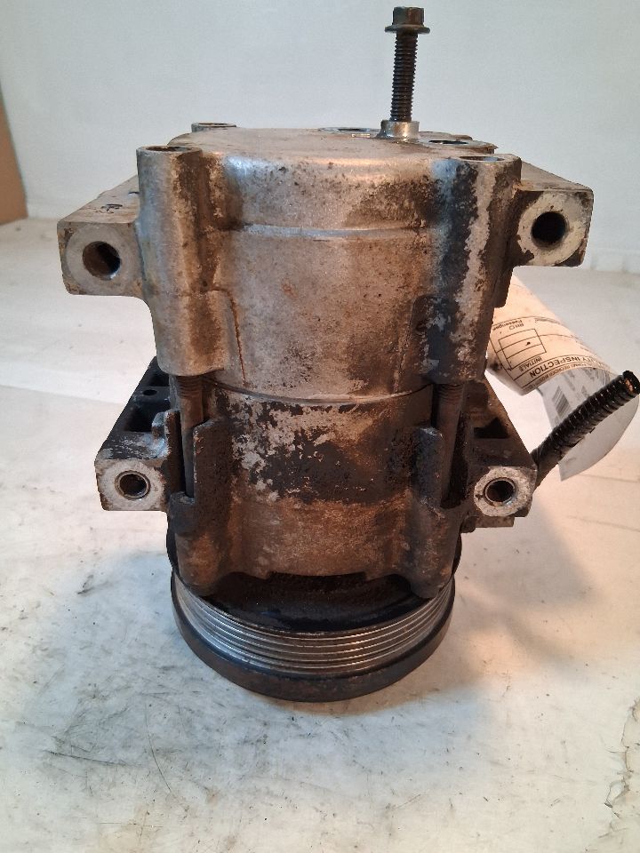AC Compressor from a 1992 Ford F-150, photo 3
