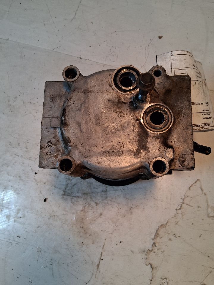 AC Compressor from a 1992 Ford F-150, photo 4