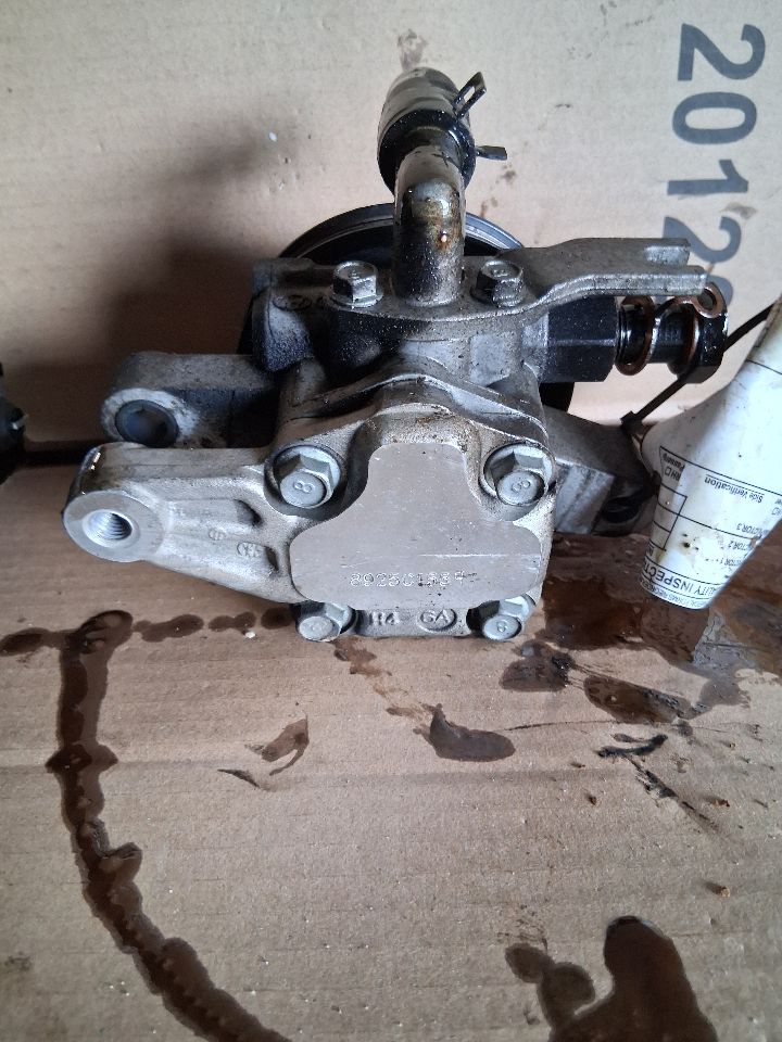 Power Steering Pump from a 2009 Kia Spectra, photo 2
