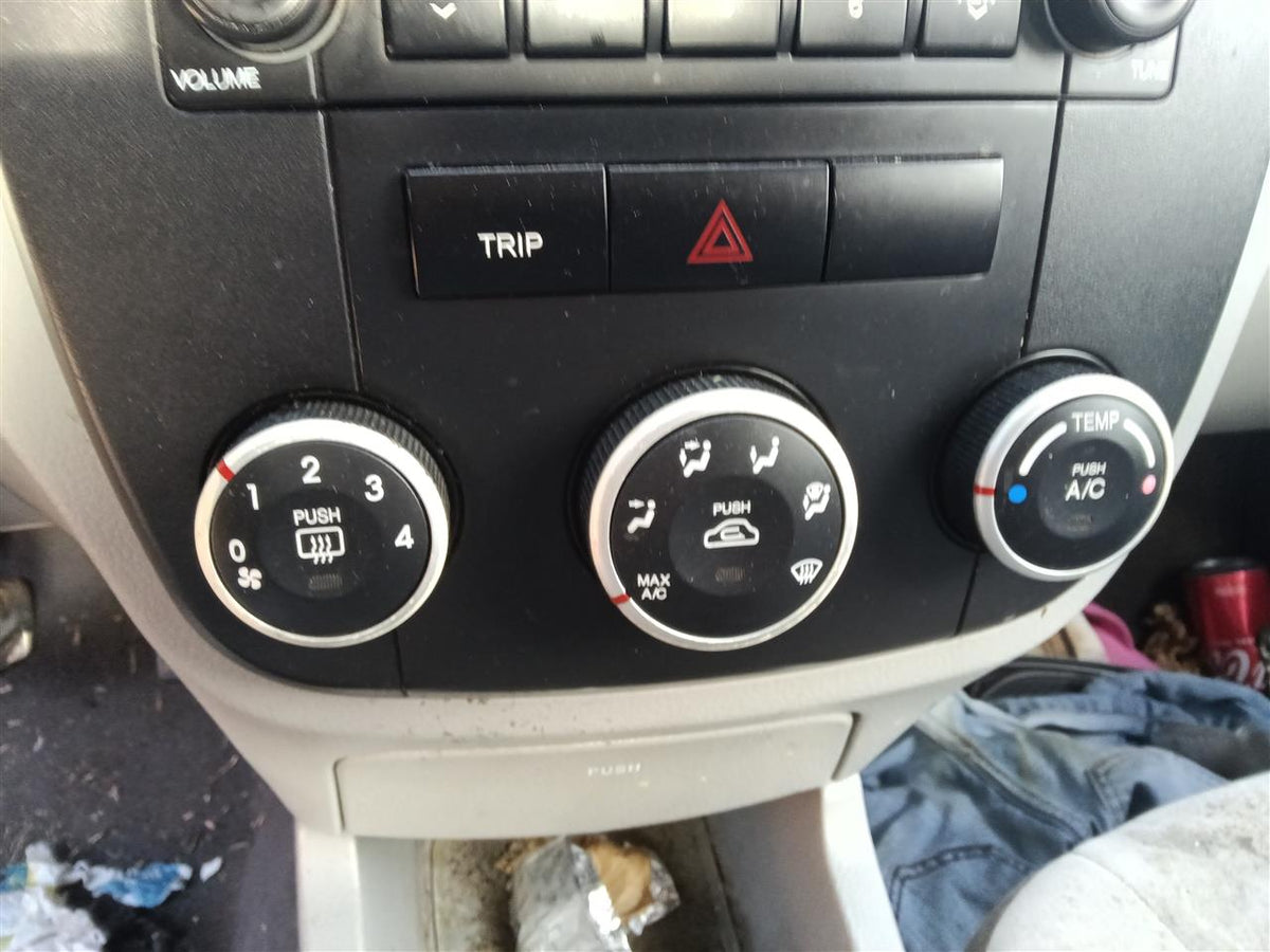 Climate Control Panel from a 2009 Kia Spectra, photo 1