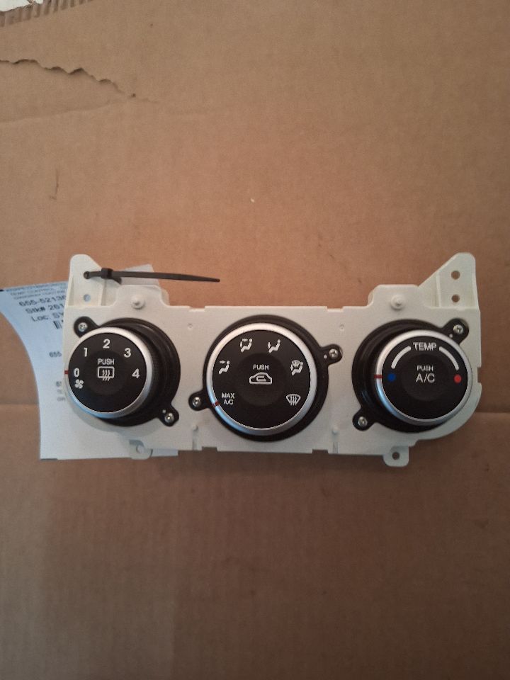 Climate Control Panel from a 2009 Kia Spectra, photo 2