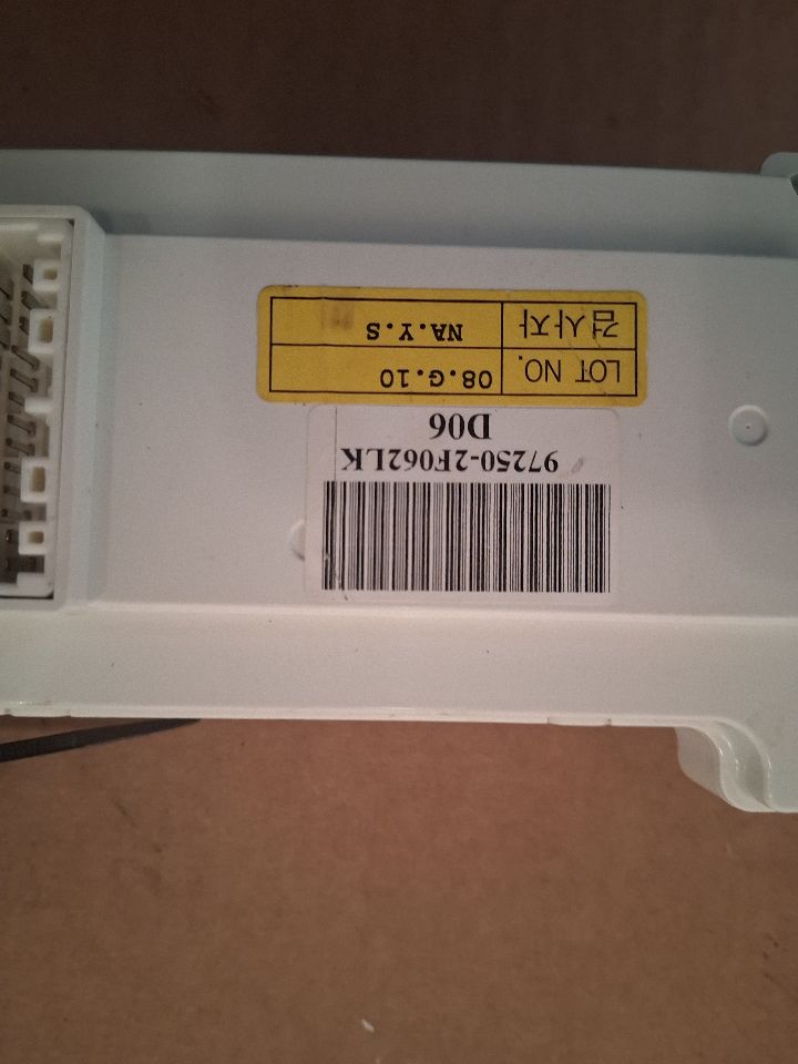 Climate Control Panel from a 2009 Kia Spectra, photo 4