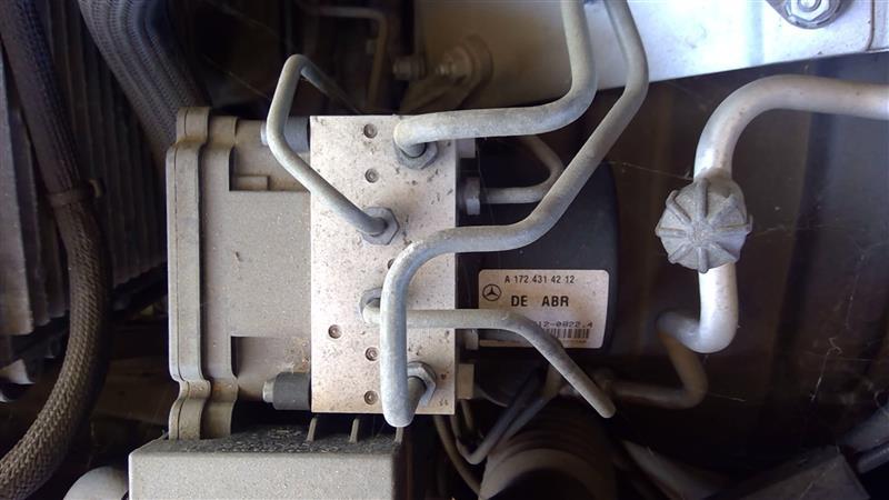 ABS Pump Module from a 2013 Mercedes-Benz GLK-Class, photo 1