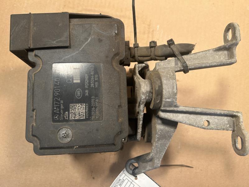 ABS Pump Module from a 2013 Mercedes-Benz GLK-Class, photo 3