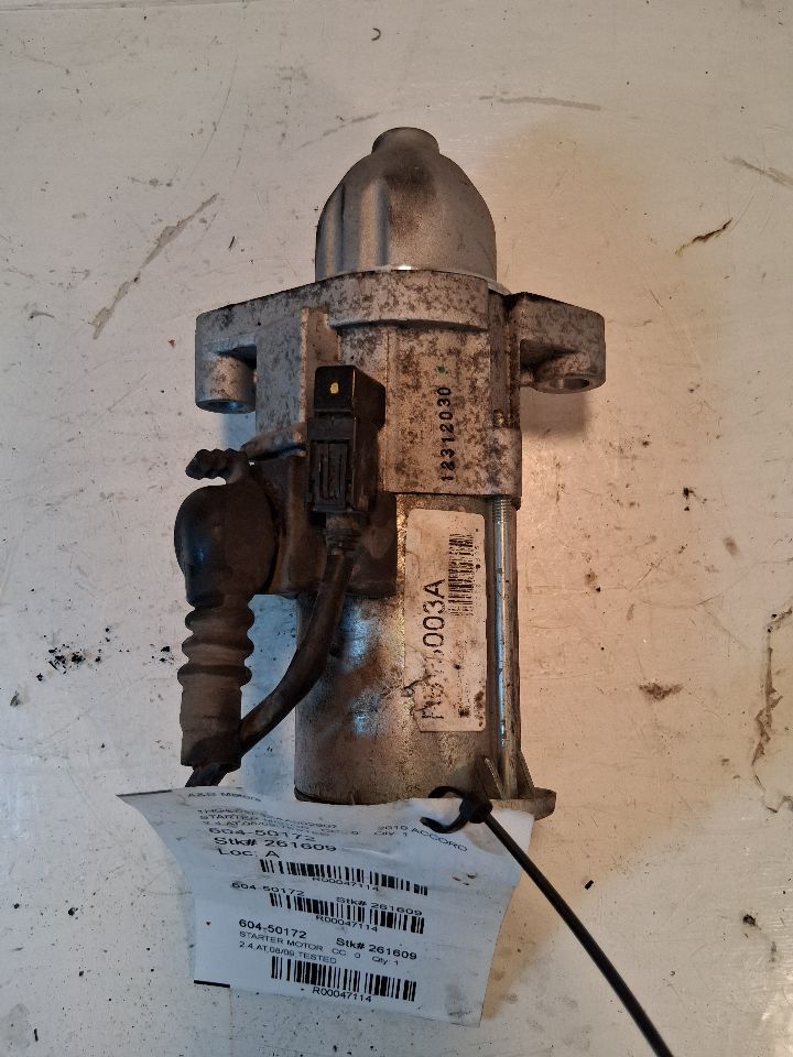 Starter Motor from a 2010 Honda Accord, photo 1