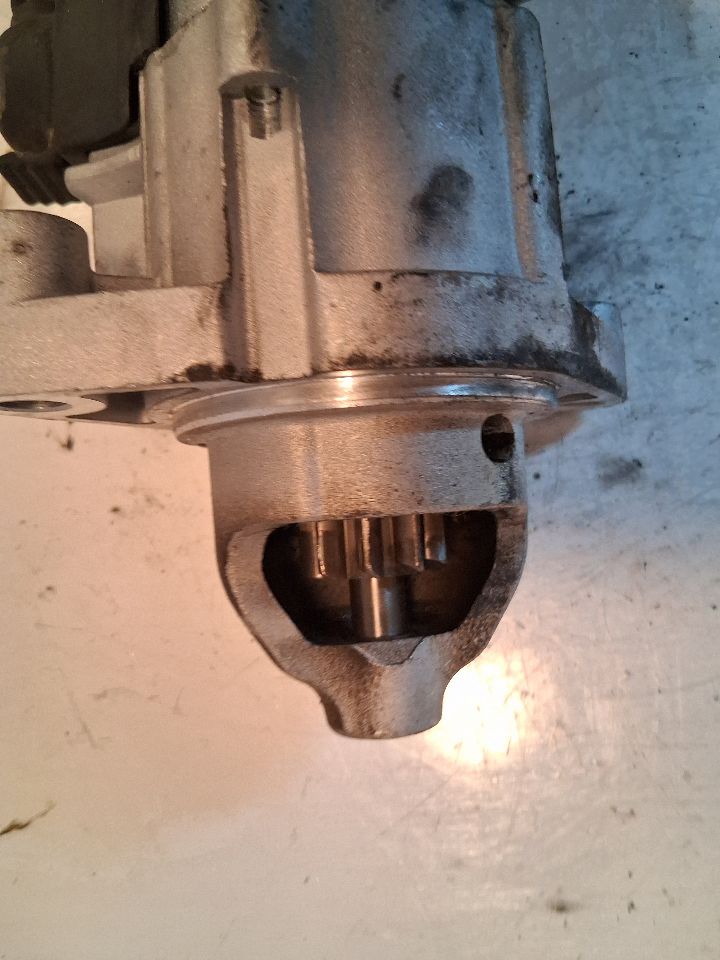 Starter Motor from a 2010 Honda Accord, photo 3