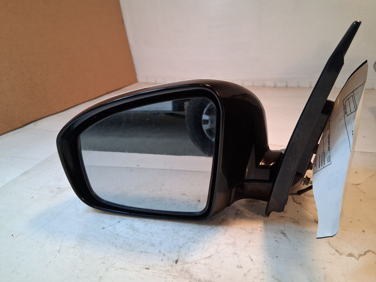 Side View Mirror from a 2009 Nissan Murano, left side, photo 4