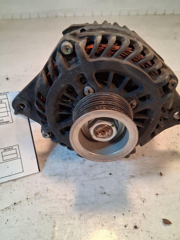 Alternator from a 2009 Nissan Murano, photo 1