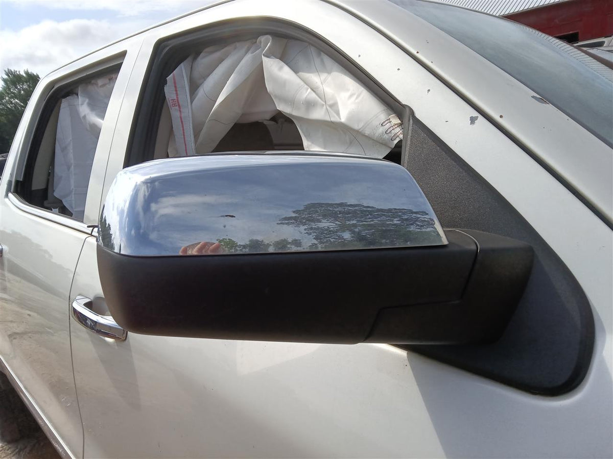 Side View Mirror from a 2015 Chevrolet Silverado 1500, right side, photo 1