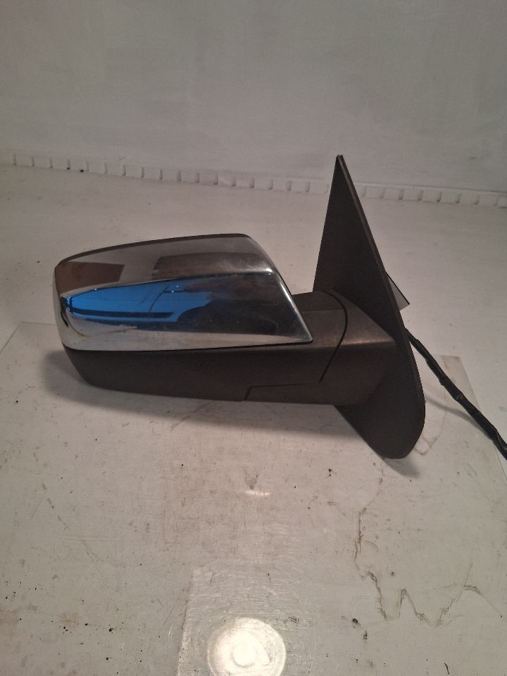 Side View Mirror from a 2015 Chevrolet Silverado 1500, right side, photo 3