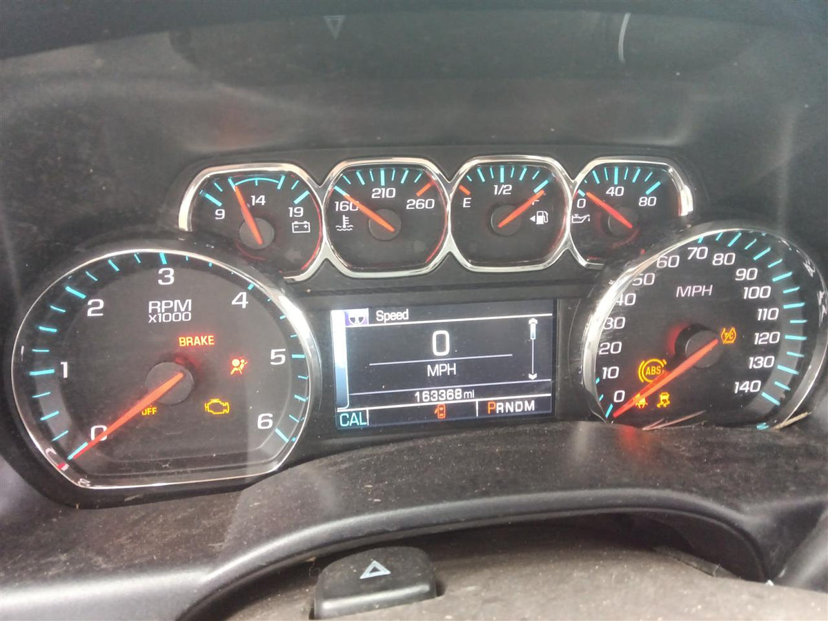 Speedometer Instrument Cluster from a 2015 Chevrolet Silverado 1500, photo 1