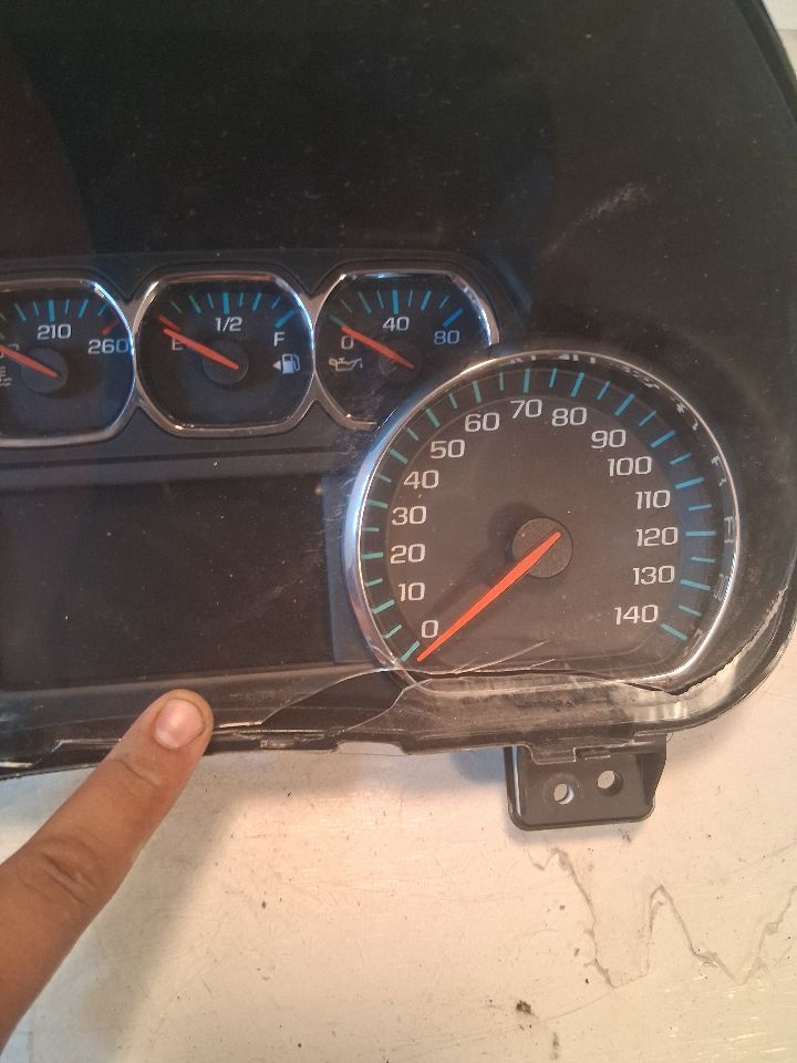 Speedometer Instrument Cluster from a 2015 Chevrolet Silverado 1500, photo 3