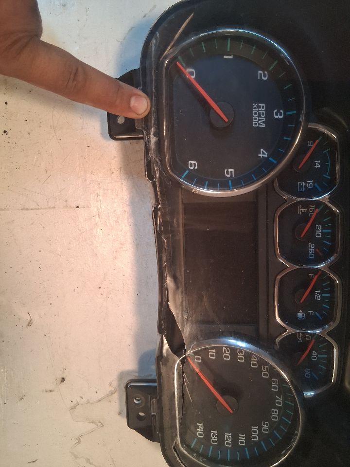 Speedometer Instrument Cluster from a 2015 Chevrolet Silverado 1500, photo 4
