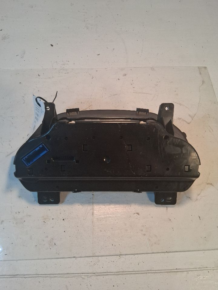Speedometer Instrument Cluster from a 2015 Chevrolet Silverado 1500, photo 5