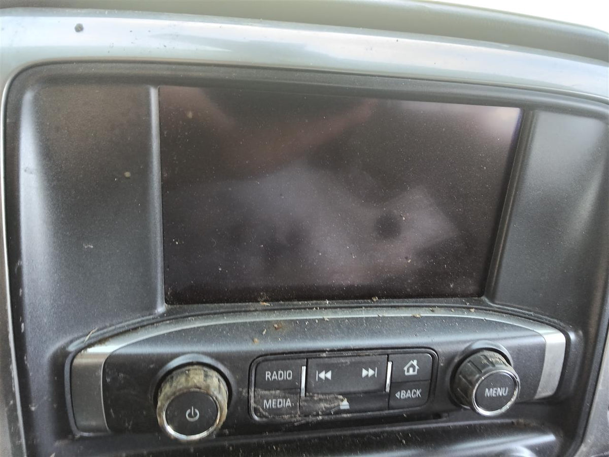 Info Display Screen from a 2015 Chevrolet Silverado 1500, photo 1