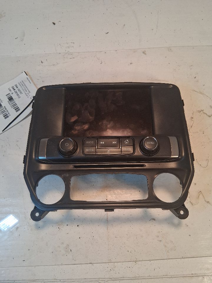 Info Display Screen from a 2015 Chevrolet Silverado 1500, photo 2