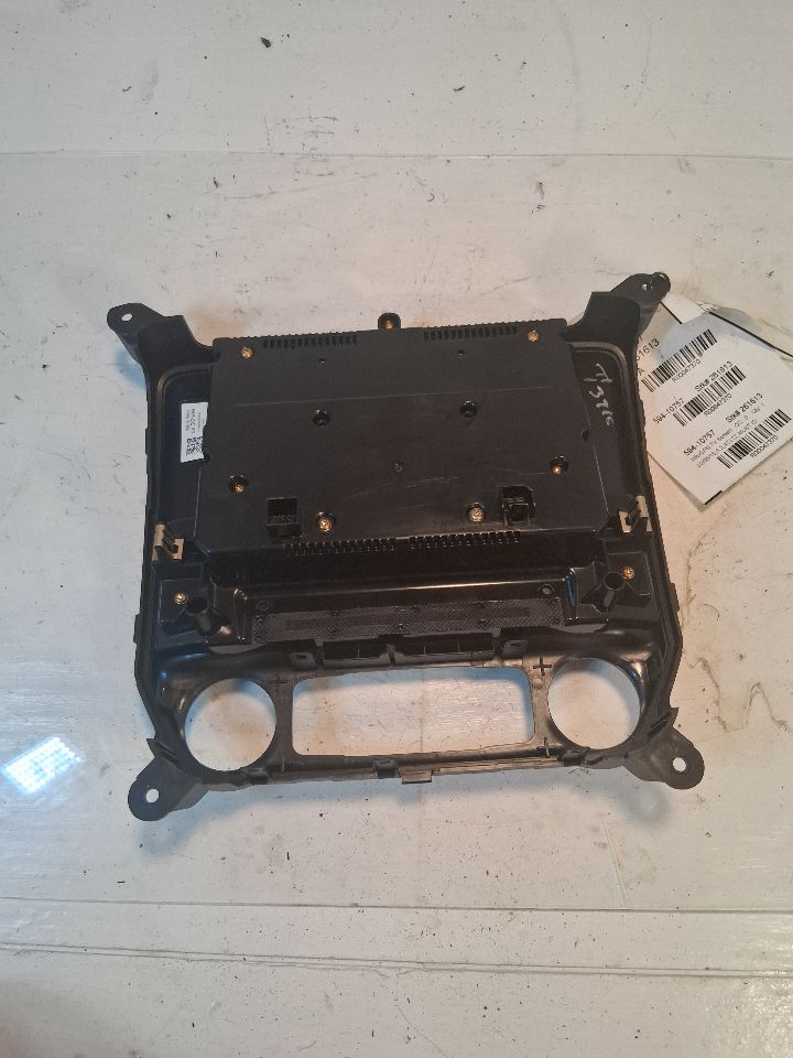 Info Display Screen from a 2015 Chevrolet Silverado 1500, photo 4