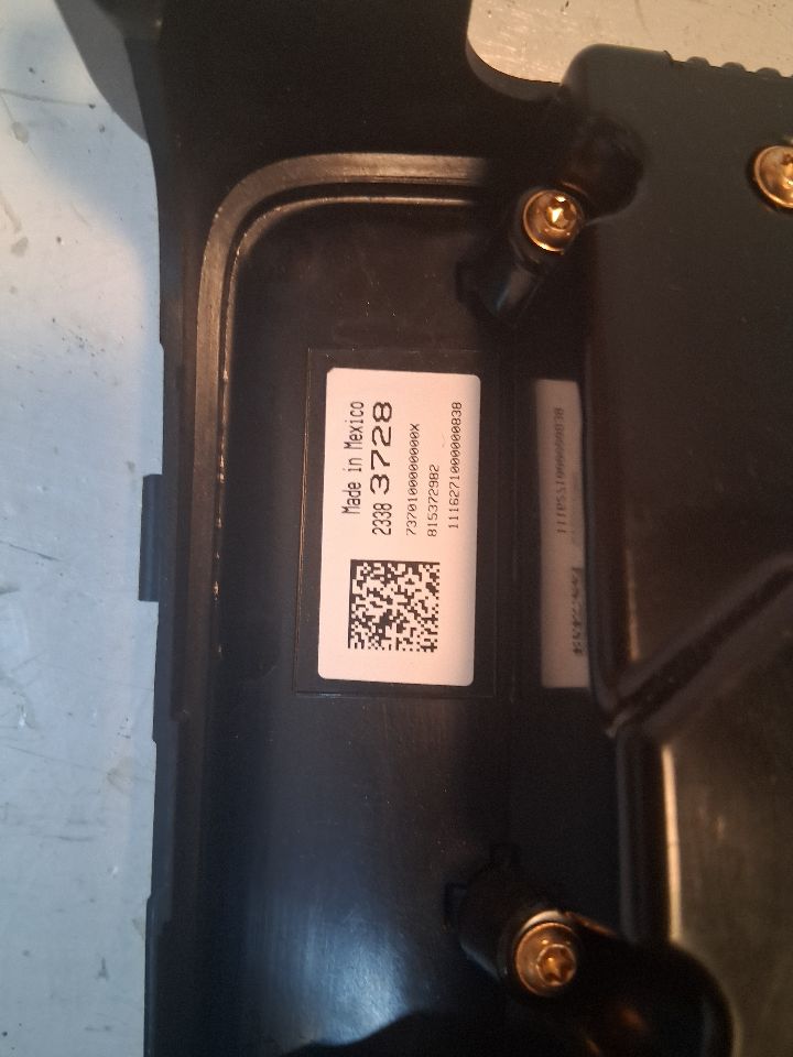 Info Display Screen from a 2015 Chevrolet Silverado 1500, photo 5