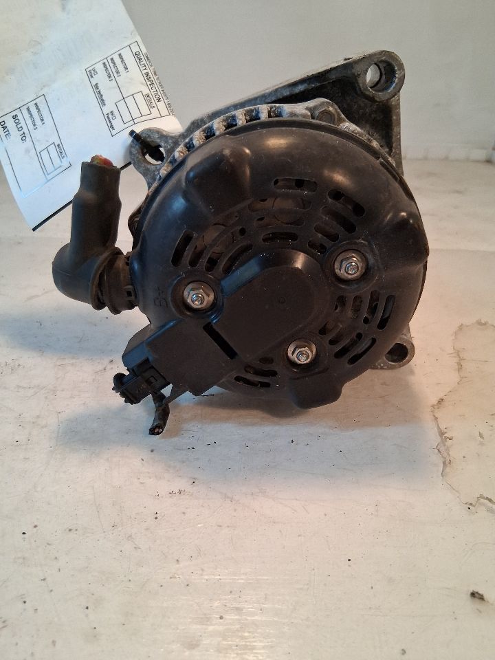 Alternator from a 2015 Chevrolet Silverado 1500, photo 2