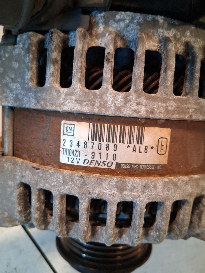 Alternator from a 2015 Chevrolet Silverado 1500, photo 3