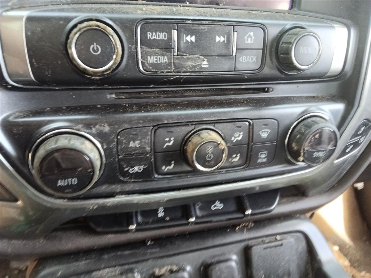 Climate Control Panel from a 2015 Chevrolet Silverado 1500, photo 1