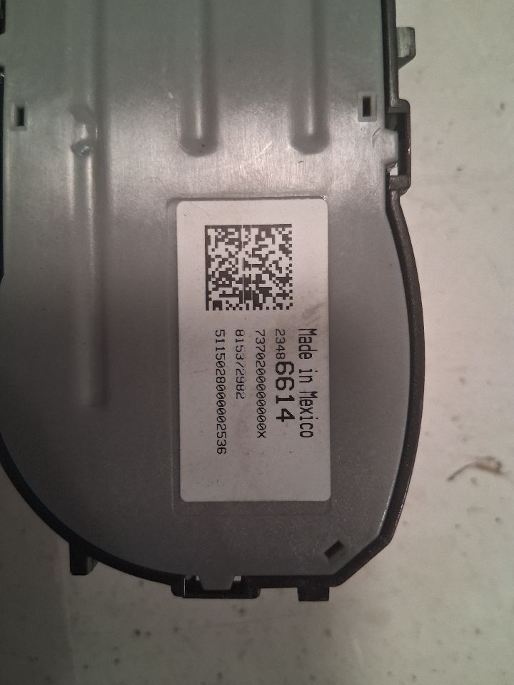 Climate Control Panel from a 2015 Chevrolet Silverado 1500, photo 4