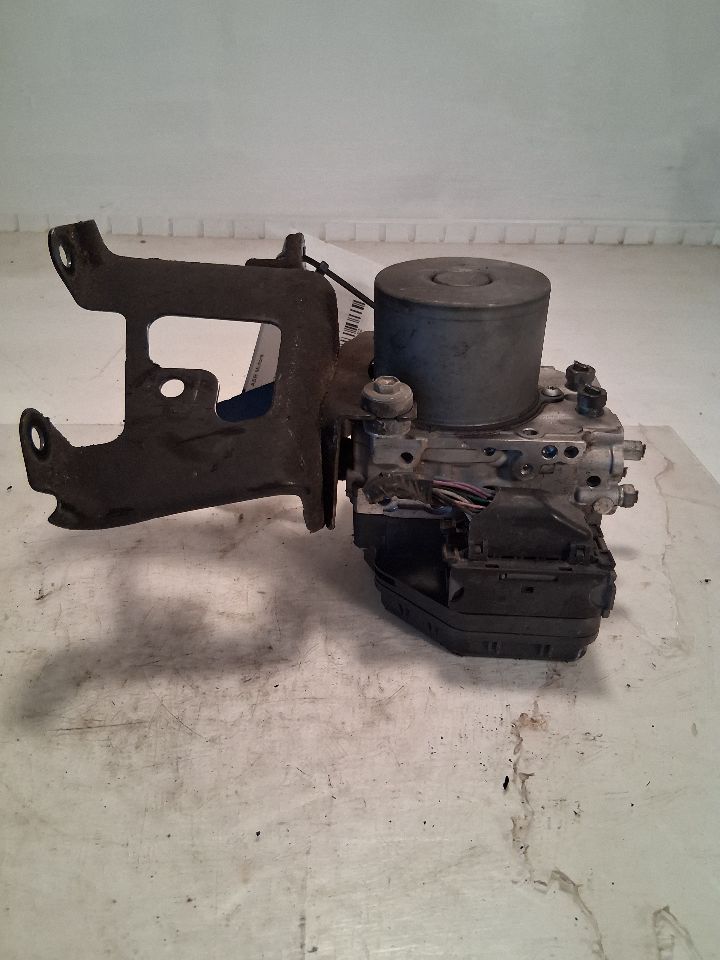 ABS Pump Module from a 2011 Lexus RX350, photo 3