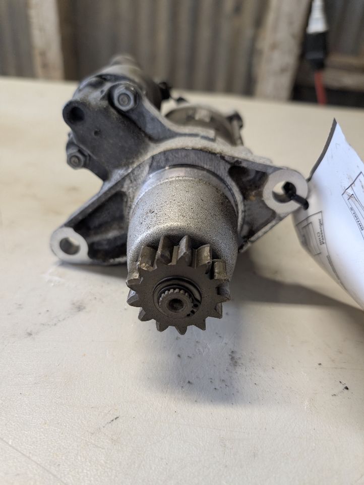 Starter Motor from a 2011 Lexus RX350, photo 4
