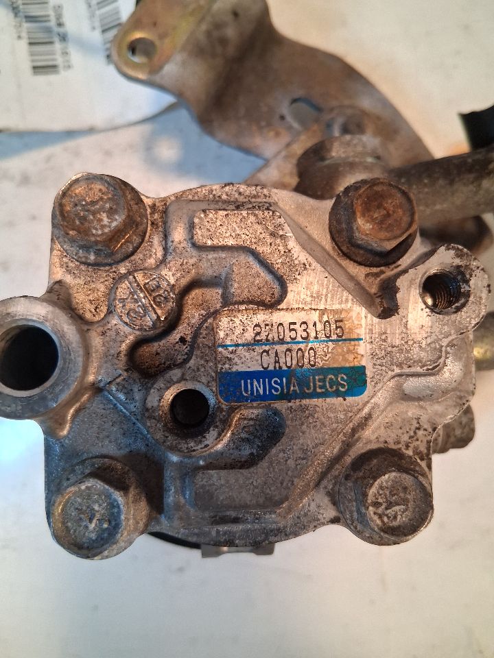 Power Steering Pump from a 2003 Nissan Murano, photo 2