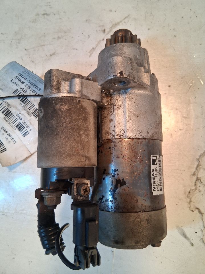 Starter Motor from a 2003 Nissan Murano, photo 1