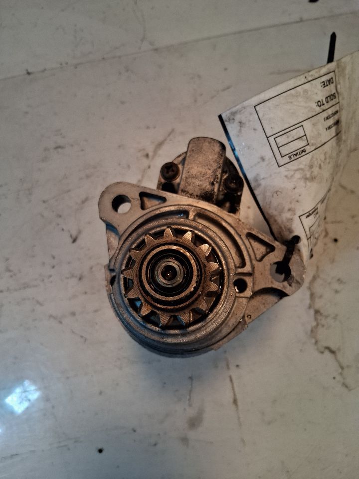 Starter Motor from a 2003 Nissan Murano, photo 3