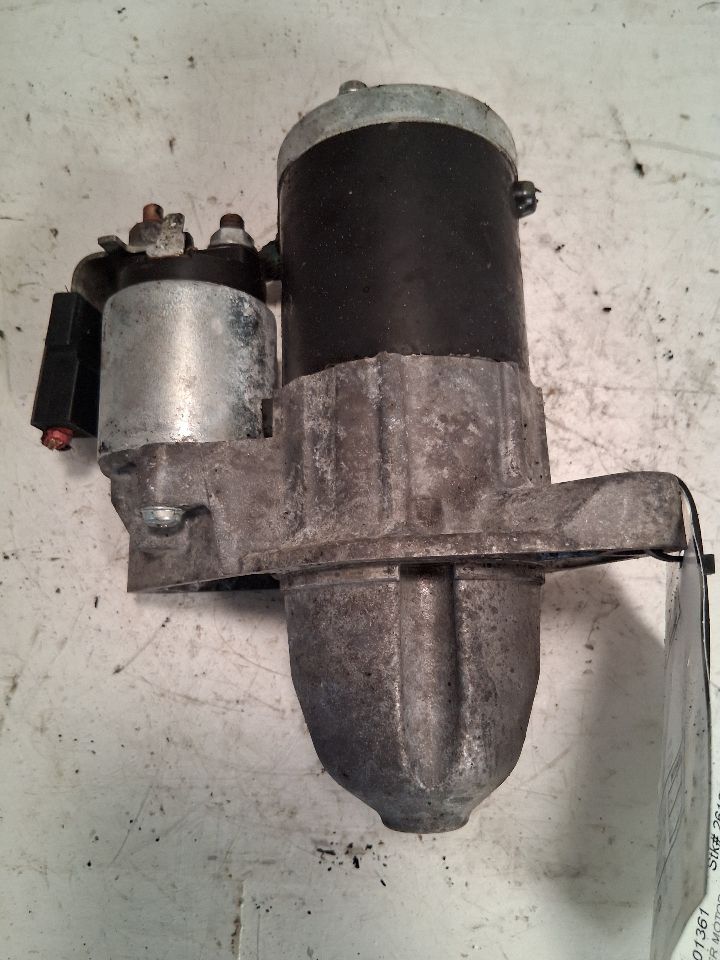Starter Motor from a 2013 Dodge Dart, photo 1