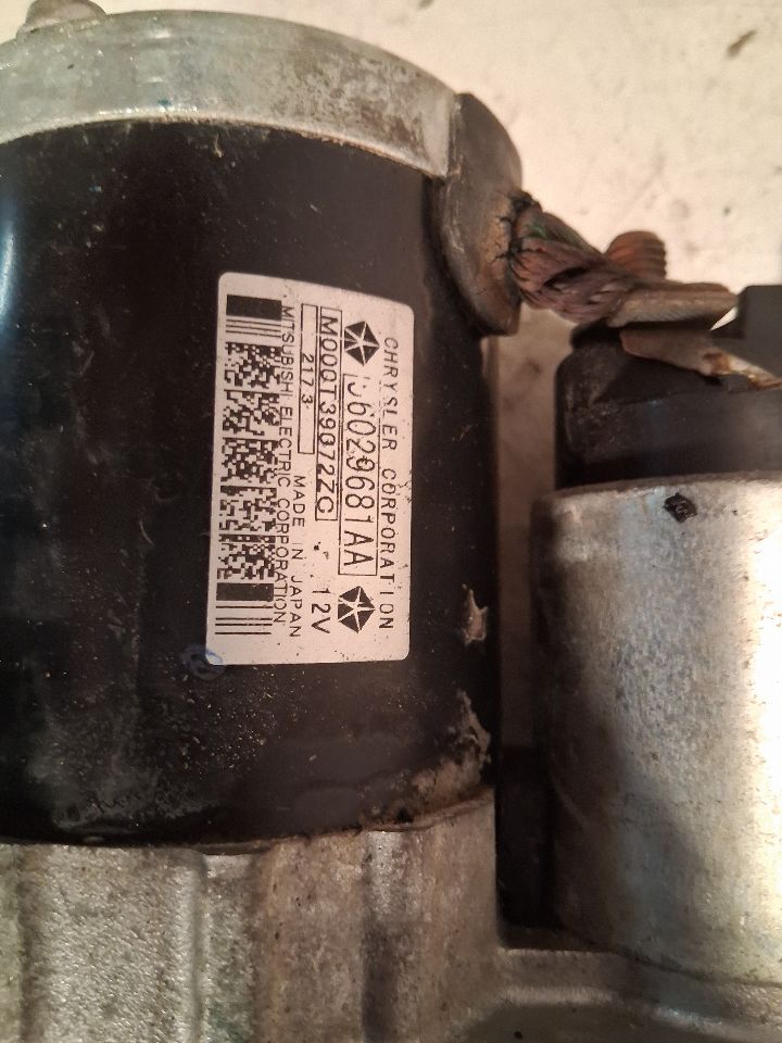 Starter Motor from a 2013 Dodge Dart, photo 3