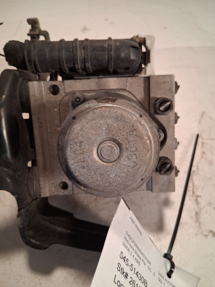 ABS Pump Module from a 2009 Honda Accord, photo 2