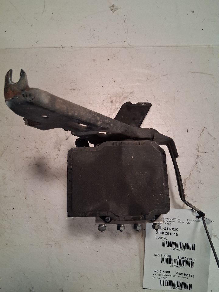 ABS Pump Module from a 2009 Honda Accord, photo 3