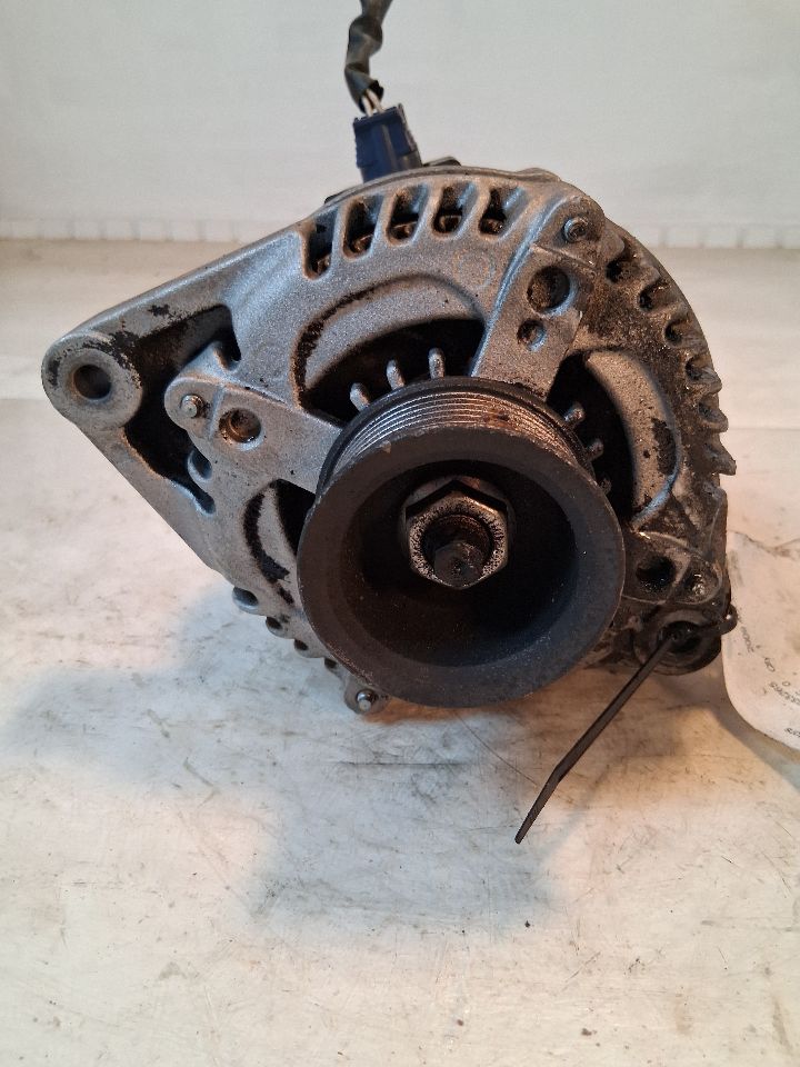 Alternator from a 2009 Honda Accord, photo 1