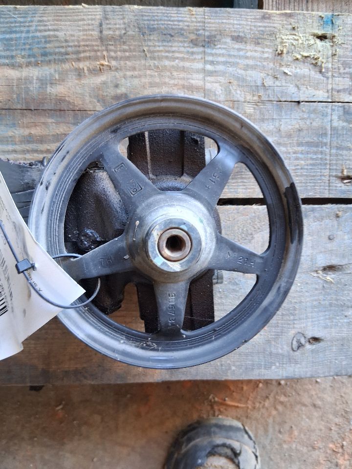 Power Steering Pump from a 2008 Ford Taurus X, photo 1