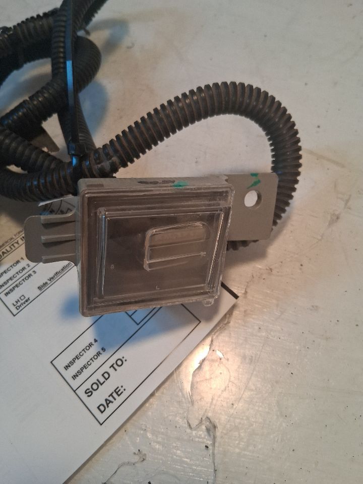 License Lamp from a 2015 Chevrolet Silverado 1500, photo 3