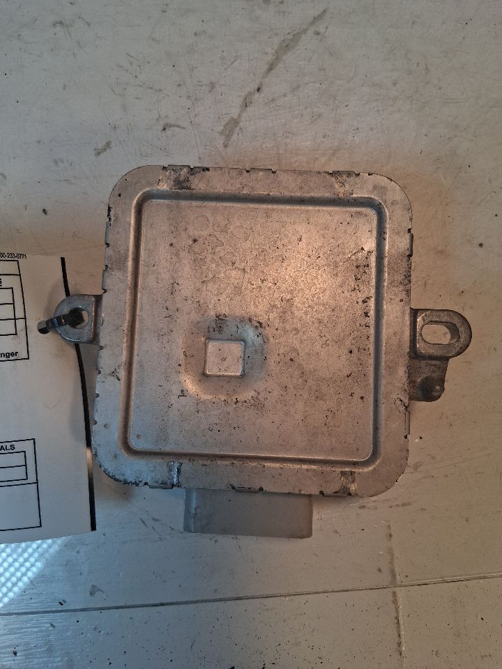 Fuel Pump Control Module from a 2015 Chevrolet Silverado 1500, photo 2