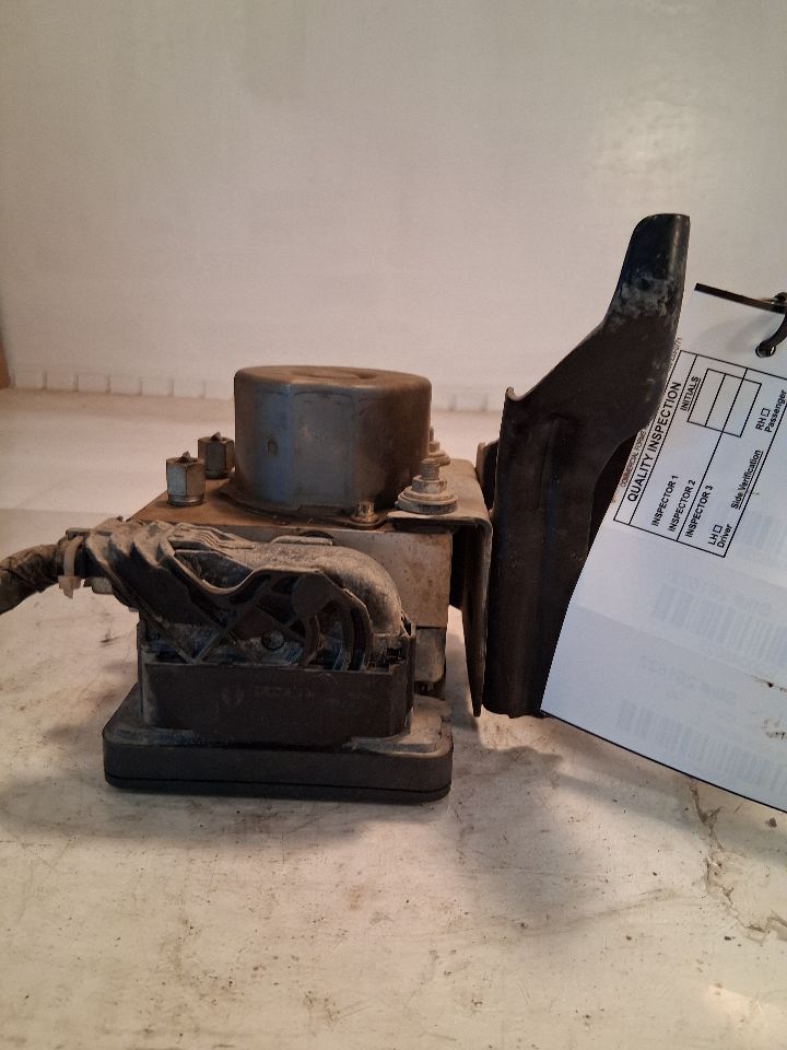 ABS Pump Module from a 2017 Nissan Altima, photo 3