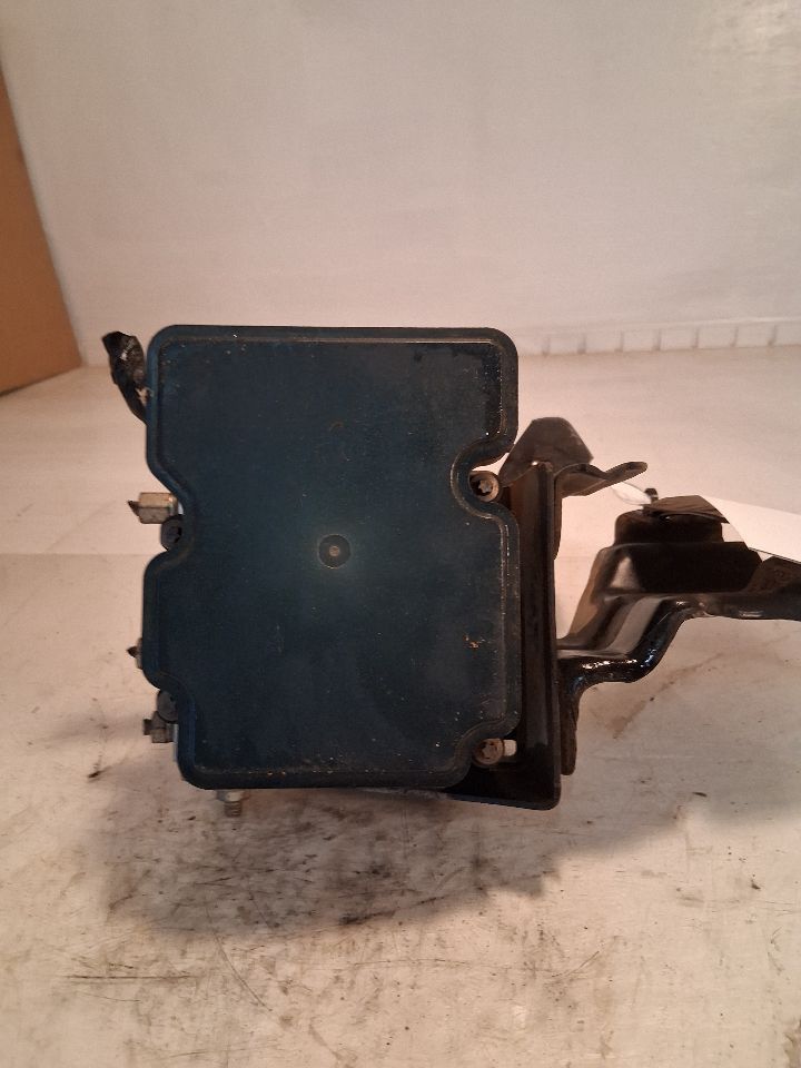 ABS Pump Module from a 2017 Nissan Altima, photo 4