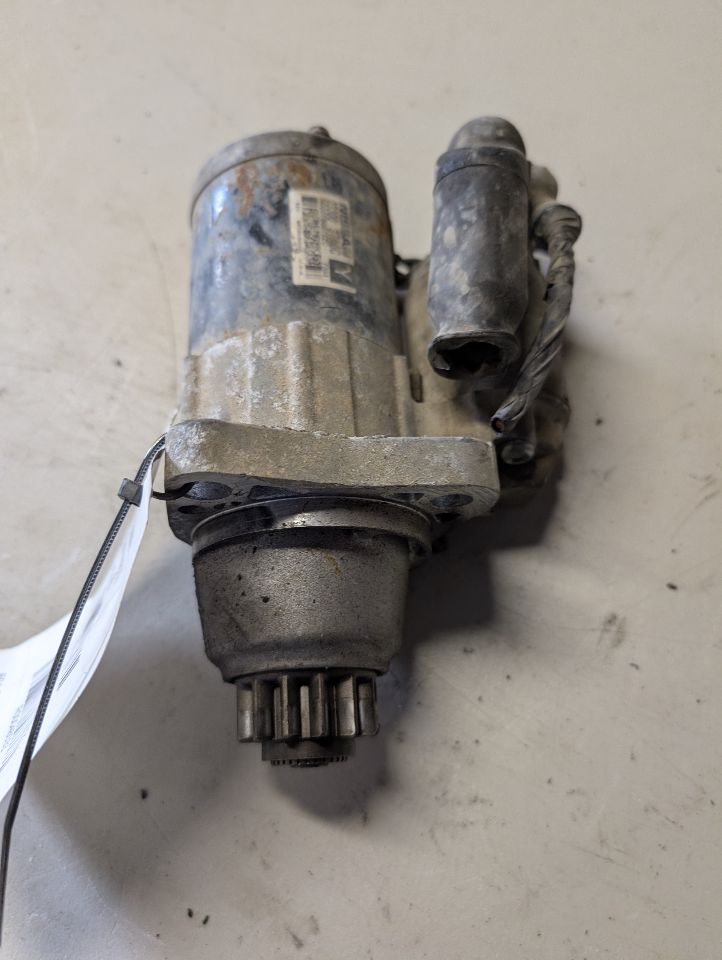 Starter Motor from a 2017 Nissan Altima, photo 1