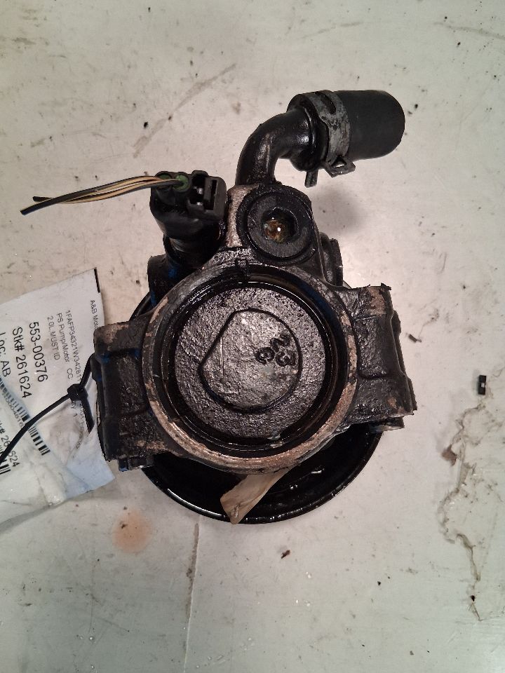Power Steering Pump from a 2001 Ford Focus, photo 1