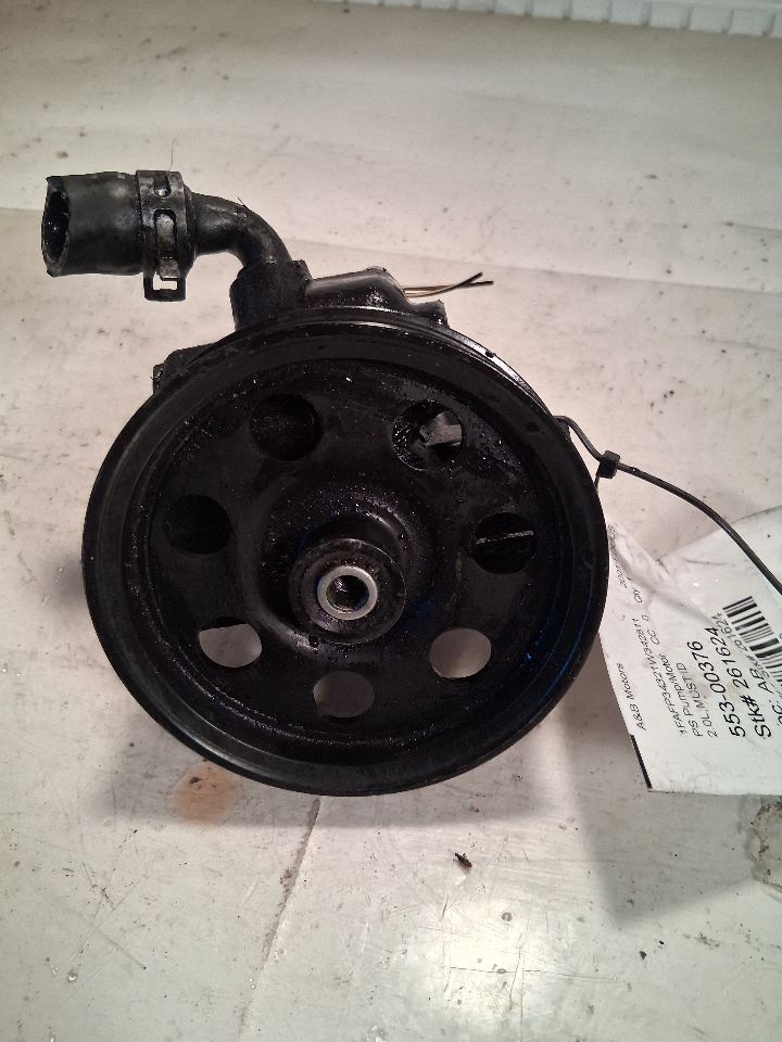 Power Steering Pump from a 2001 Ford Focus, photo 2