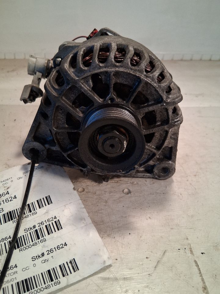 Alternator from a 2001 Ford Focus, photo 1